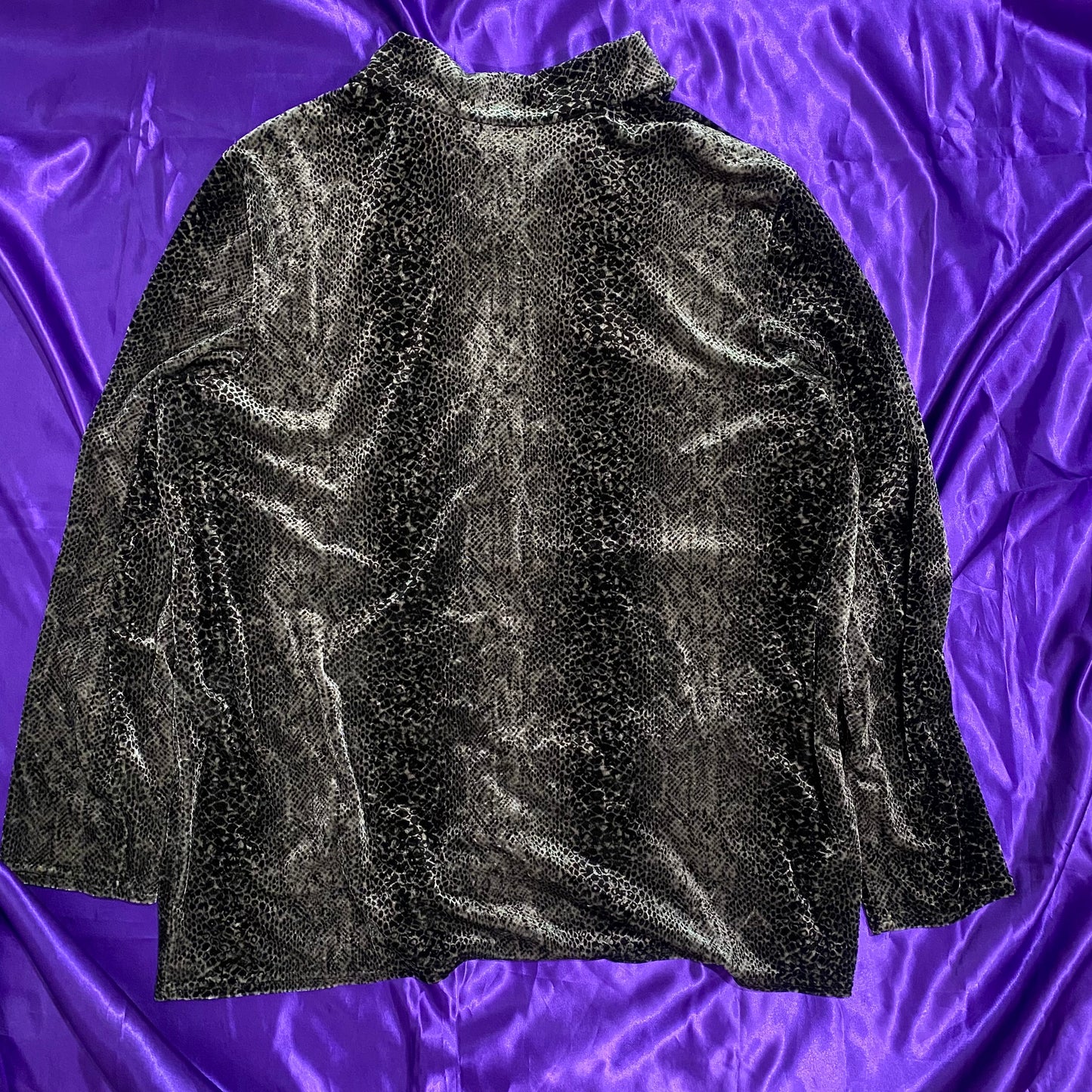 animal pattern L/S shirt