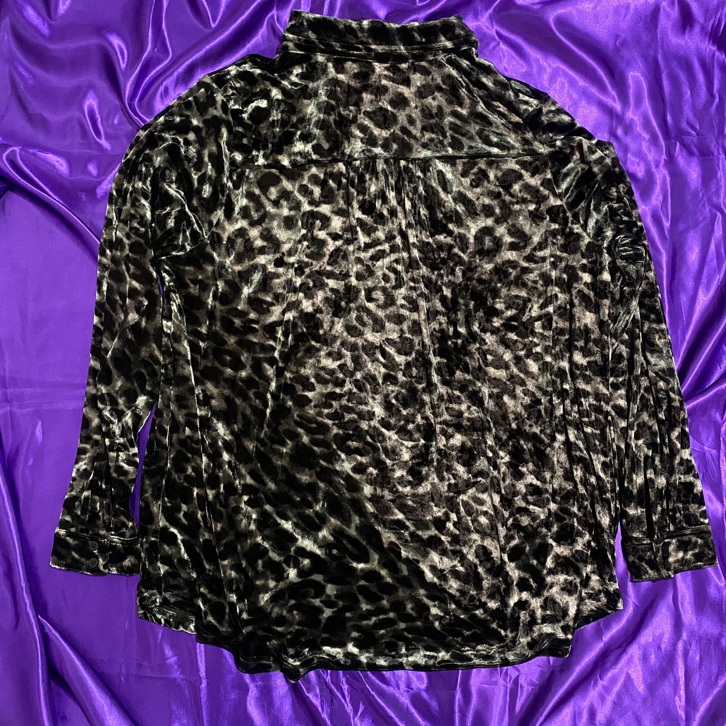 animal pattern L/S shirt